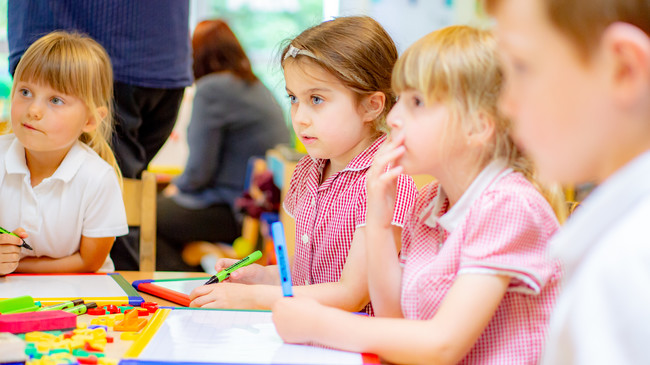 Top 5 Reasons to Invest in Mini Whiteboards for the Classroom